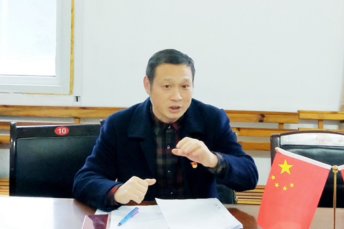 向宇飛列席指導(dǎo)股份公司氯堿黨支部“不忘初心、牢記使命”專題組織生活會(圖2)