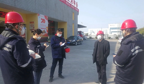 王大真到股份公司、楚星公司和松滋肥業(yè)現(xiàn)場檢查疫情防控及安全生產(chǎn)情況(圖2)