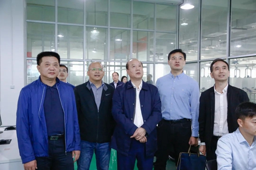 湖北省應(yīng)急管理廳黨委副書記、副廳長楊愛東到宜化實(shí)訓(xùn)基地現(xiàn)場調(diào)研(圖2)