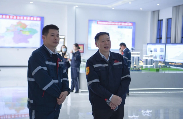 黃智華、王大真一行到新疆宜化和新疆宜化礦業(yè)現(xiàn)場調(diào)研(圖3)