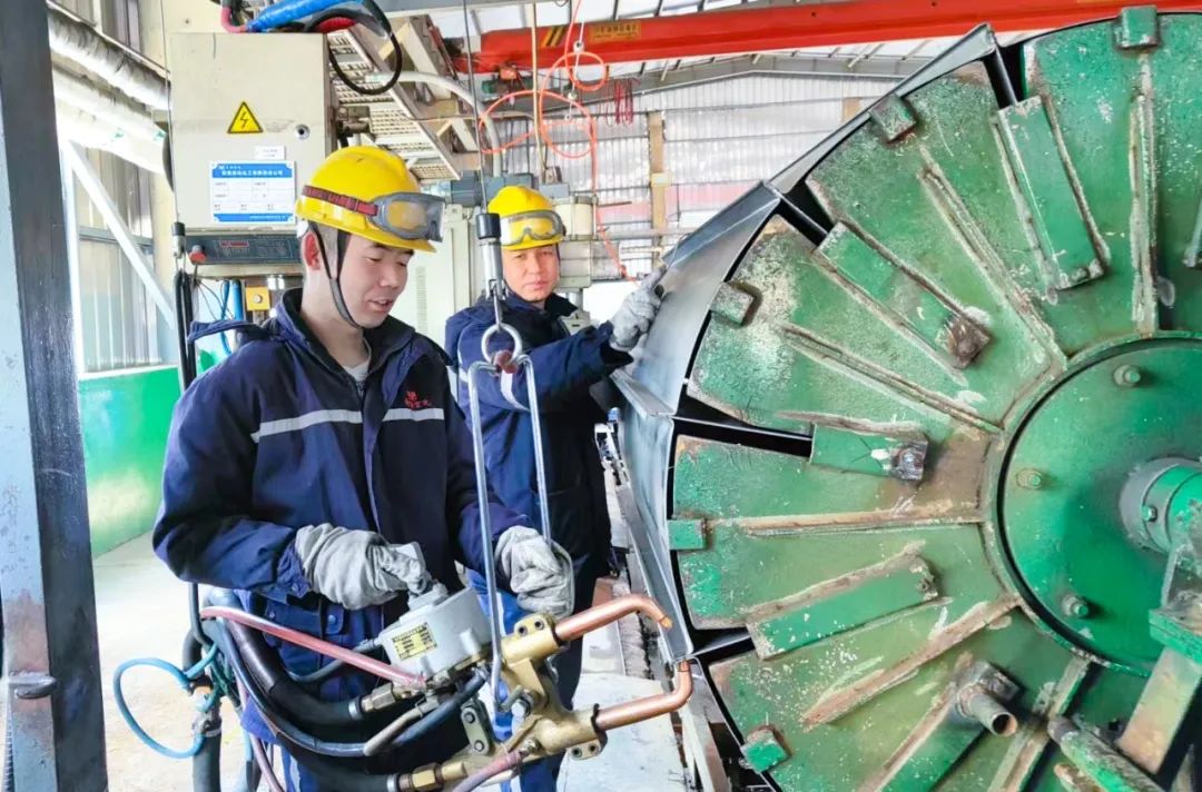青海宜化電石分廠電極殼班：加強(qiáng)標(biāo)準(zhǔn)化建設(shè)，保障電石爐長周期穩(wěn)定運(yùn)行(圖4)