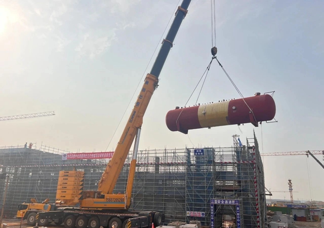 首臺(tái)大型設(shè)備“落戶”，氯堿新能源項(xiàng)目吹響工程設(shè)備安裝新號(hào)角！