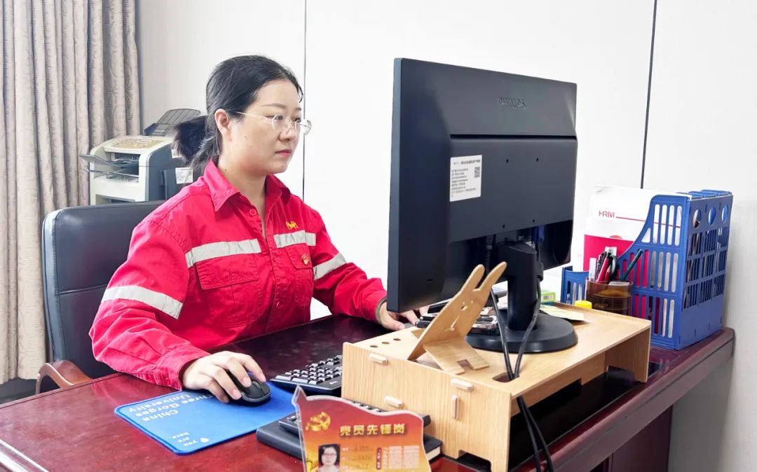 【宜化榜樣】化機(jī)公司牛艷嬌：恪盡職守勇?lián)?dāng)，廉潔自律揚(yáng)清風(fēng)(圖3)