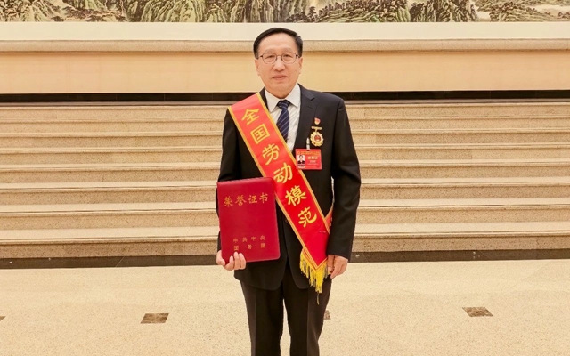祝賀！新疆宜化礦業(yè)龐建將榮獲全國(guó)勞動(dòng)模范