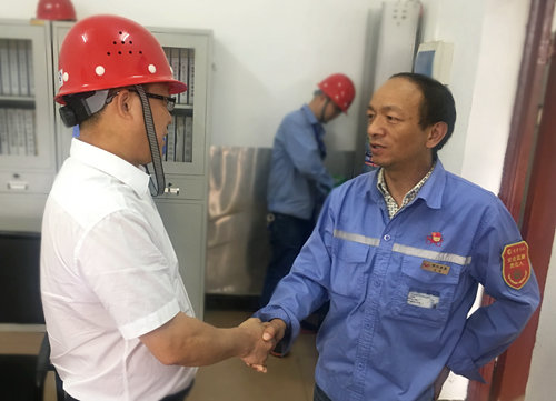 王大真到宜都園區(qū)、股份公司看望慰問基層黨員
